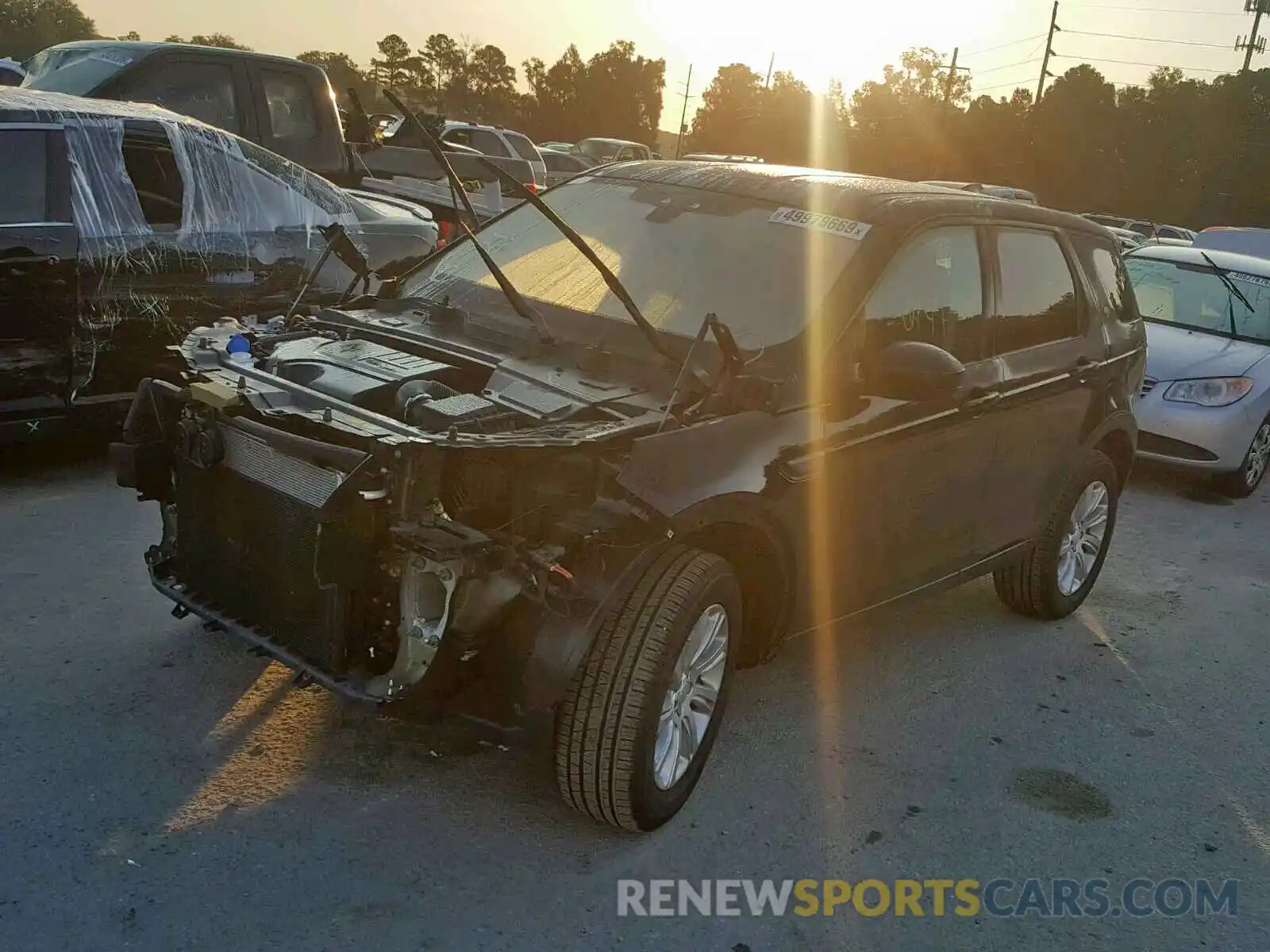 2 Photograph of a damaged car SALCP2FX1KH795419 LAND ROVER DISCOVERY 2019