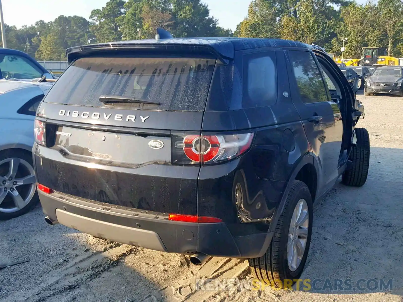 4 Photograph of a damaged car SALCP2FX1KH795419 LAND ROVER DISCOVERY 2019