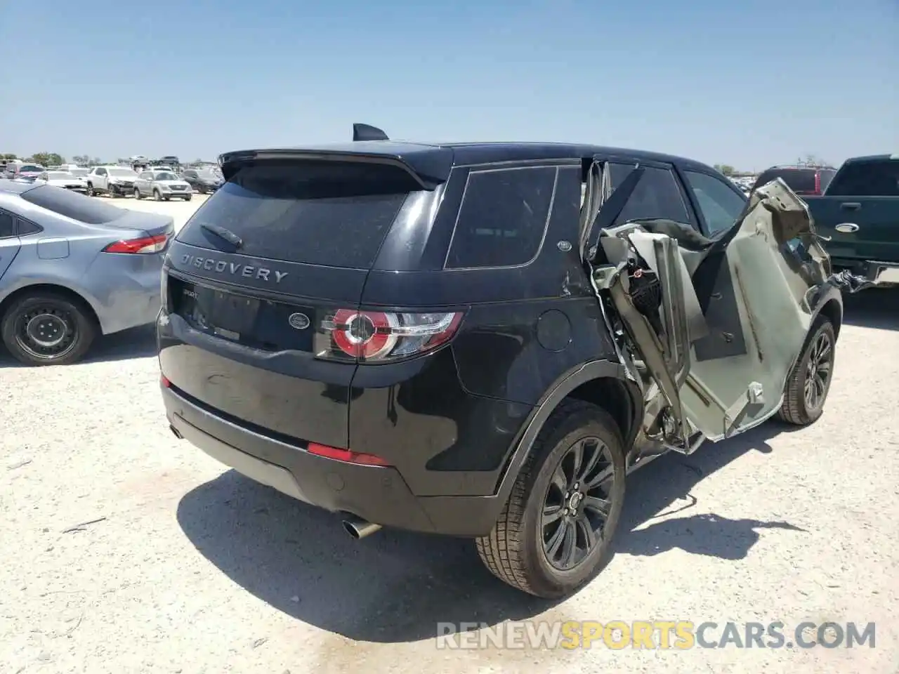 4 Photograph of a damaged car SALCP2FX1KH800411 LAND ROVER DISCOVERY 2019