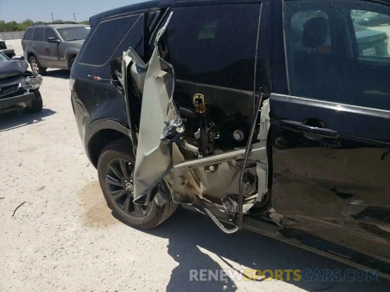 9 Photograph of a damaged car SALCP2FX1KH800411 LAND ROVER DISCOVERY 2019