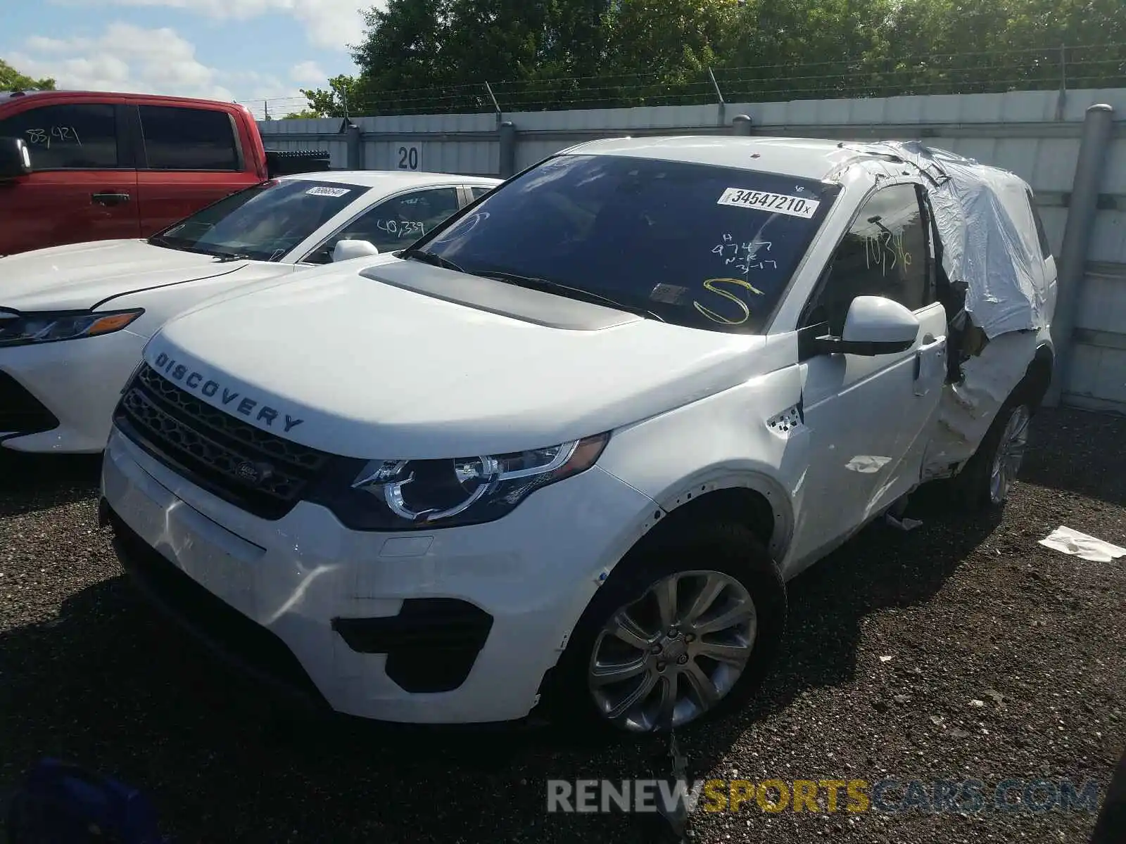 2 Photograph of a damaged car SALCP2FX2KH809747 LAND ROVER DISCOVERY 2019