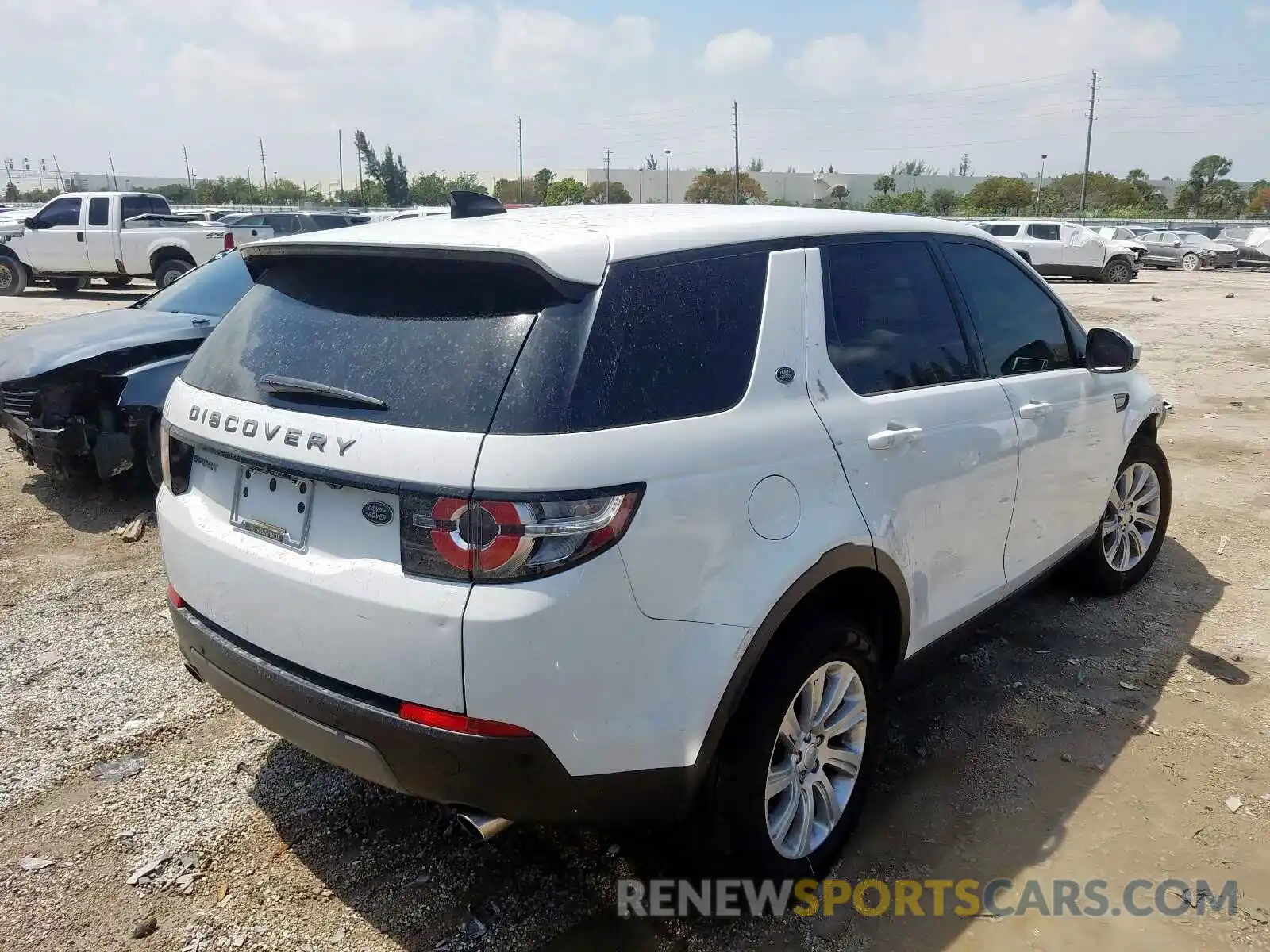 4 Photograph of a damaged car SALCP2FX2KH809747 LAND ROVER DISCOVERY 2019