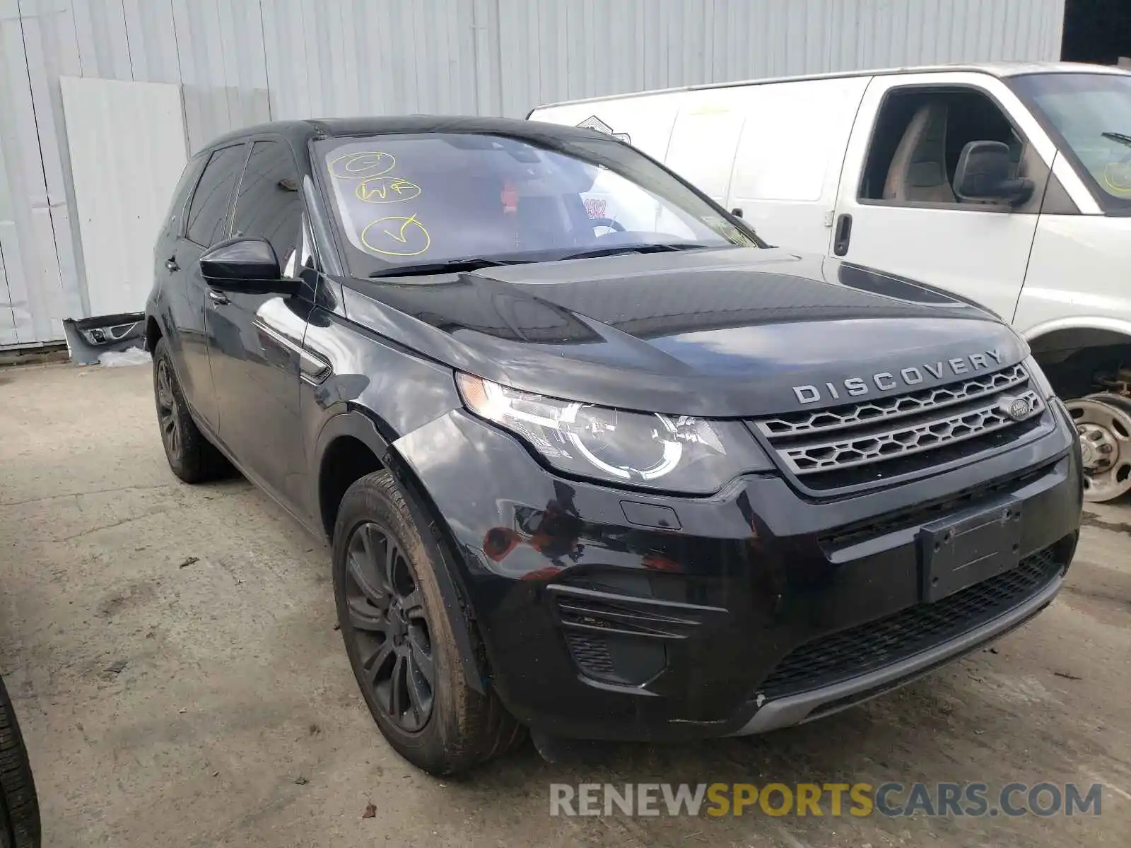 1 Photograph of a damaged car SALCP2FX2KH829030 LAND ROVER DISCOVERY 2019