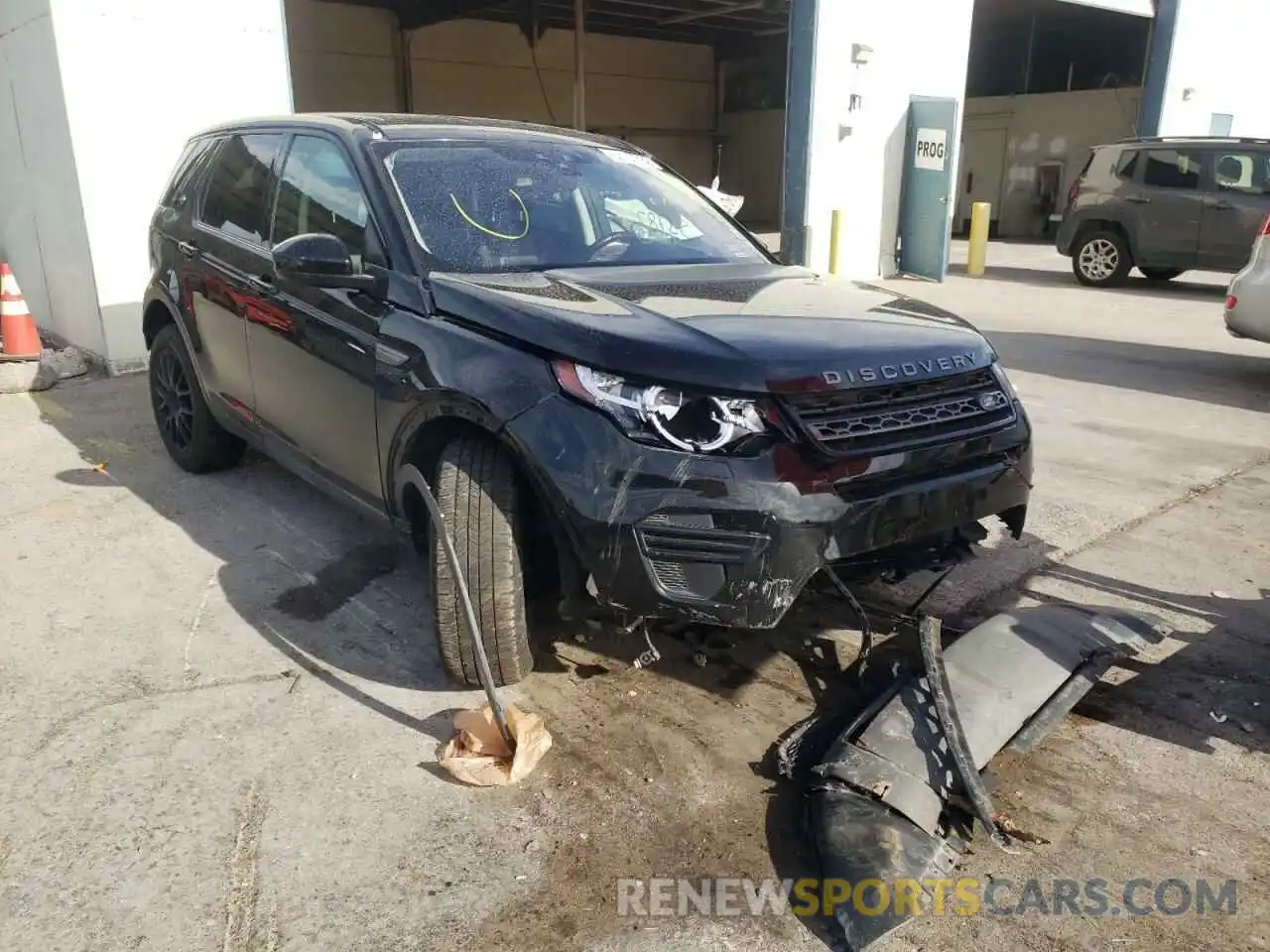 1 Photograph of a damaged car SALCP2FX3KH783305 LAND ROVER DISCOVERY 2019