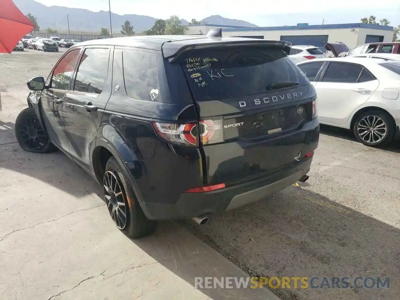 3 Photograph of a damaged car SALCP2FX3KH783305 LAND ROVER DISCOVERY 2019