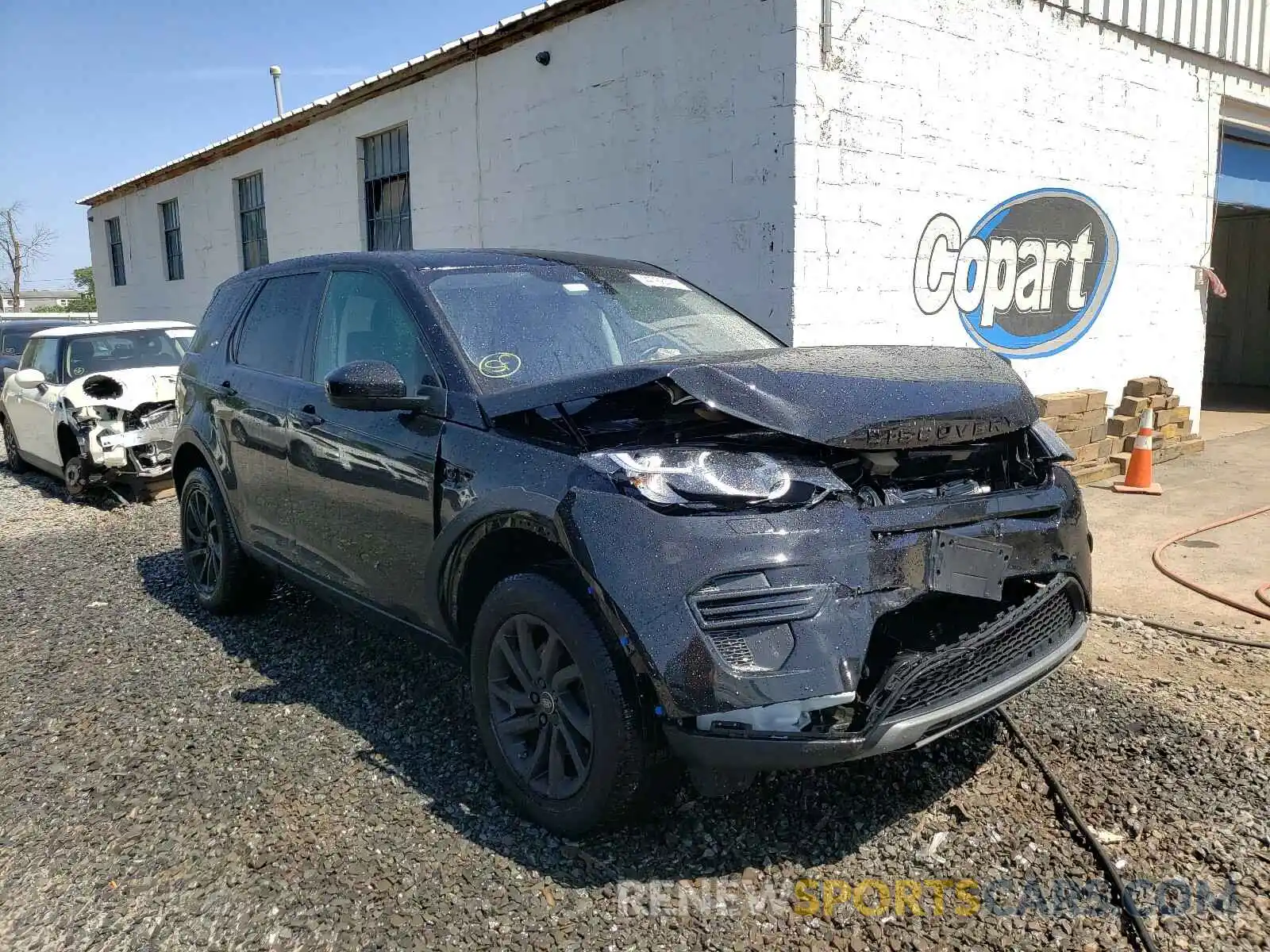 1 Photograph of a damaged car SALCP2FX3KH784194 LAND ROVER DISCOVERY 2019