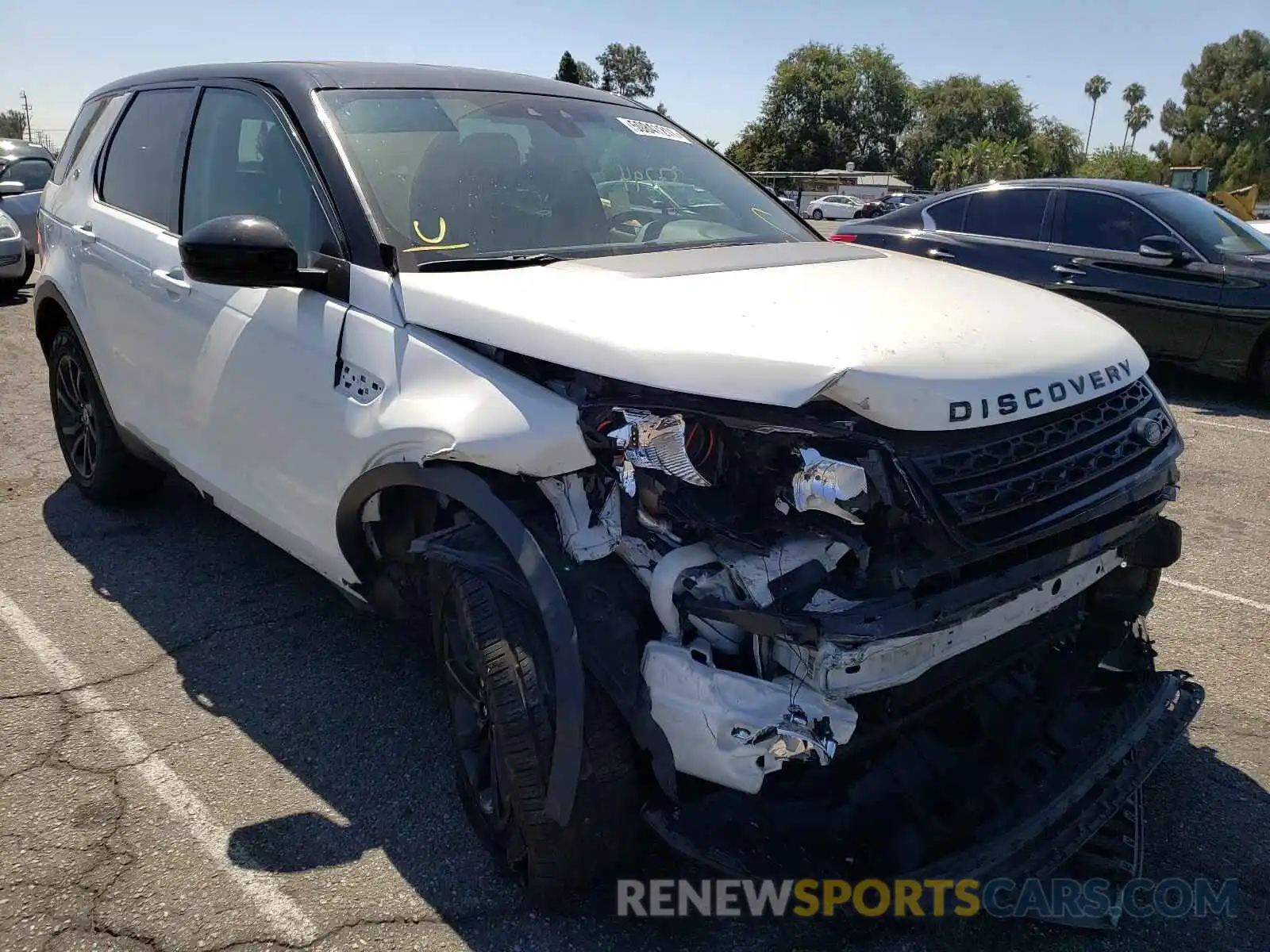 1 Photograph of a damaged car SALCP2FX3KH812284 LAND ROVER DISCOVERY 2019