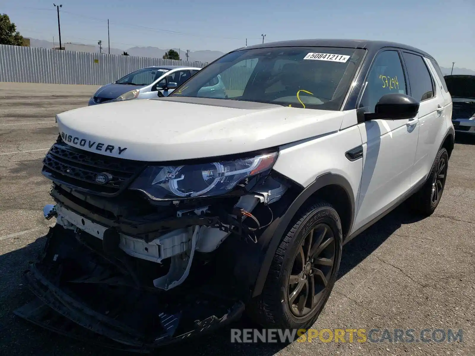 2 Photograph of a damaged car SALCP2FX3KH812284 LAND ROVER DISCOVERY 2019