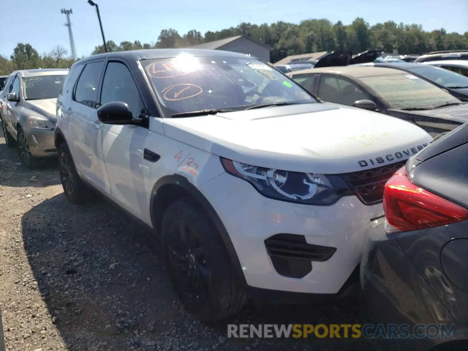 1 Photograph of a damaged car SALCP2FX4KH789078 LAND ROVER DISCOVERY 2019