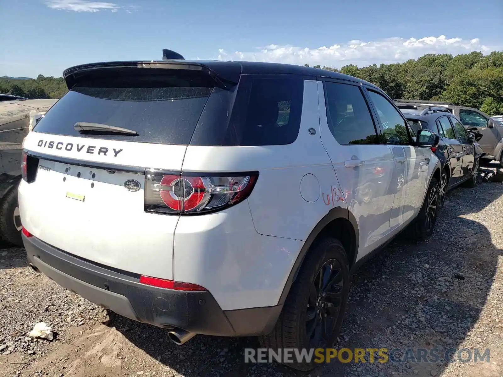 4 Photograph of a damaged car SALCP2FX4KH789078 LAND ROVER DISCOVERY 2019