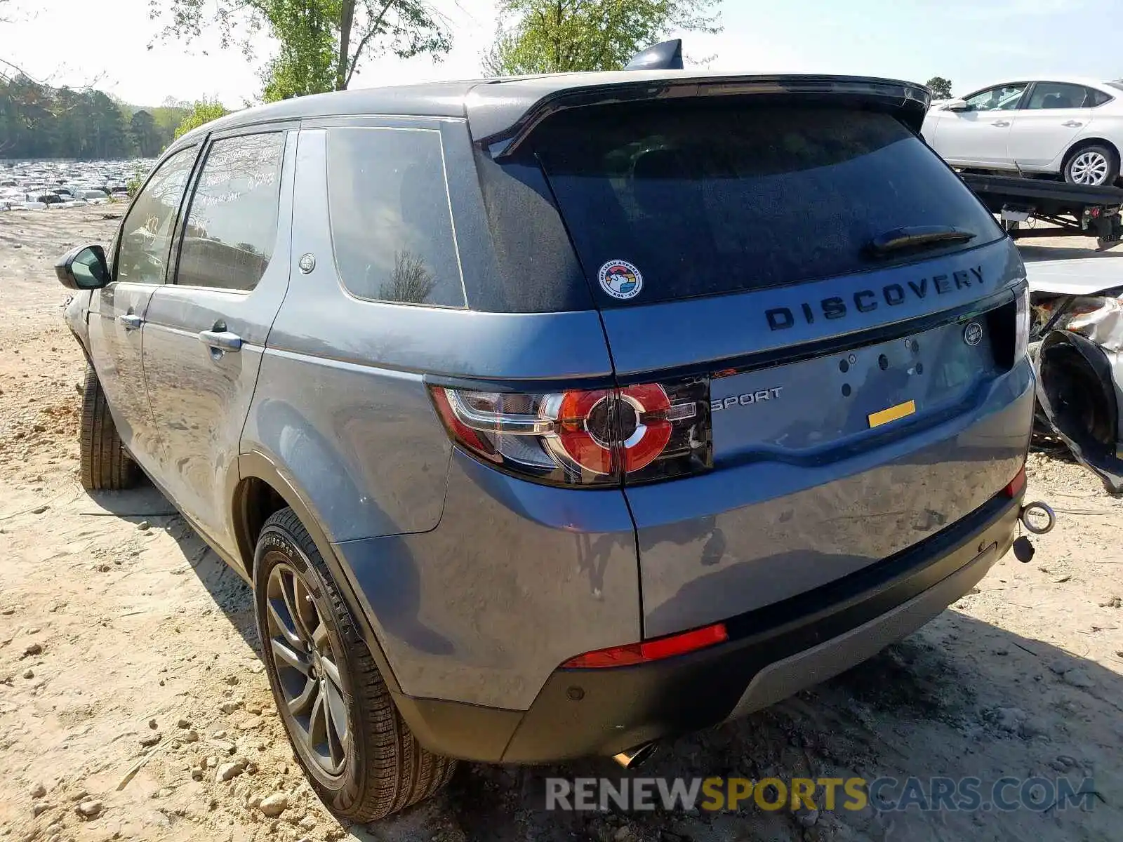 3 Photograph of a damaged car SALCP2FX4KH809300 LAND ROVER DISCOVERY 2019