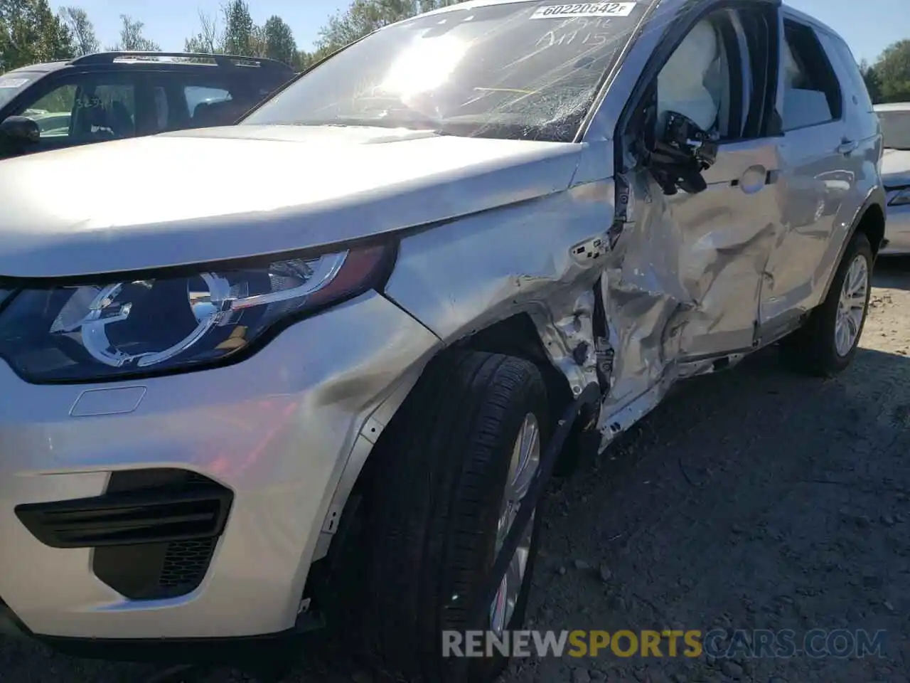 10 Photograph of a damaged car SALCP2FX4KH828929 LAND ROVER DISCOVERY 2019