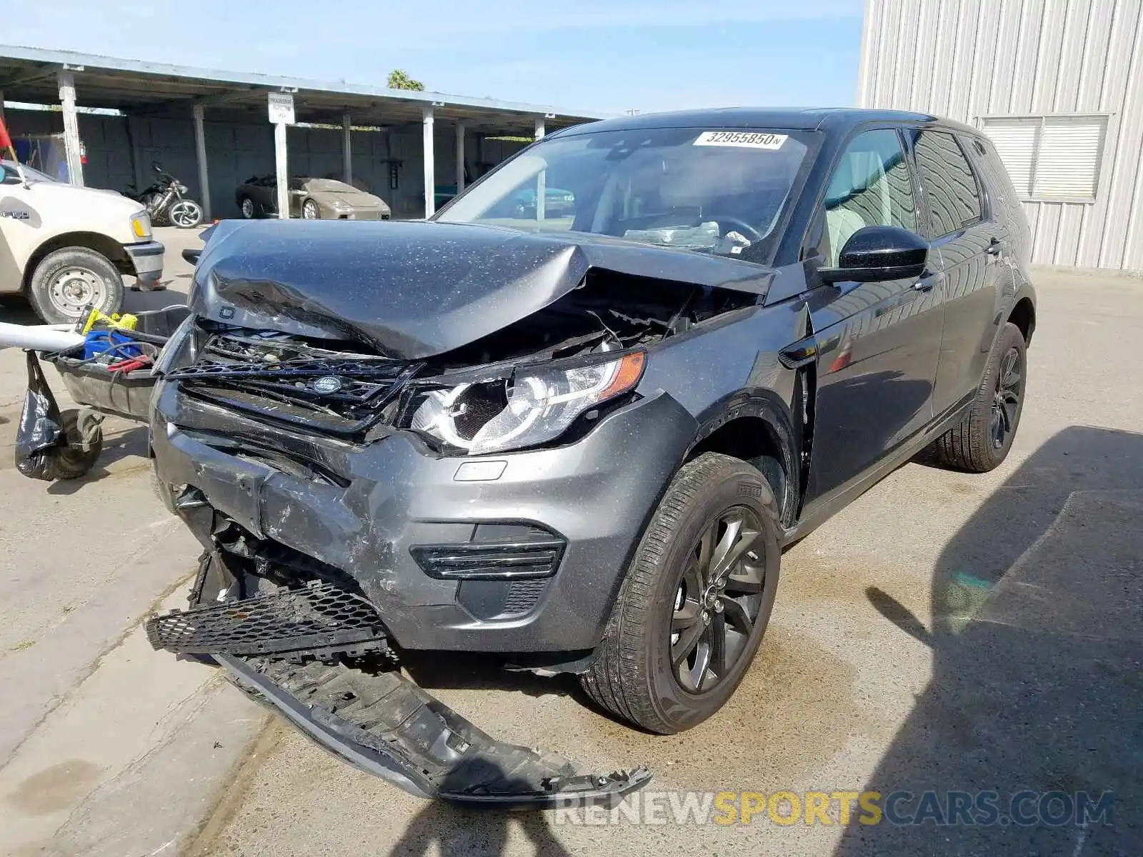 2 Photograph of a damaged car SALCP2FX5KH787694 LAND ROVER DISCOVERY 2019