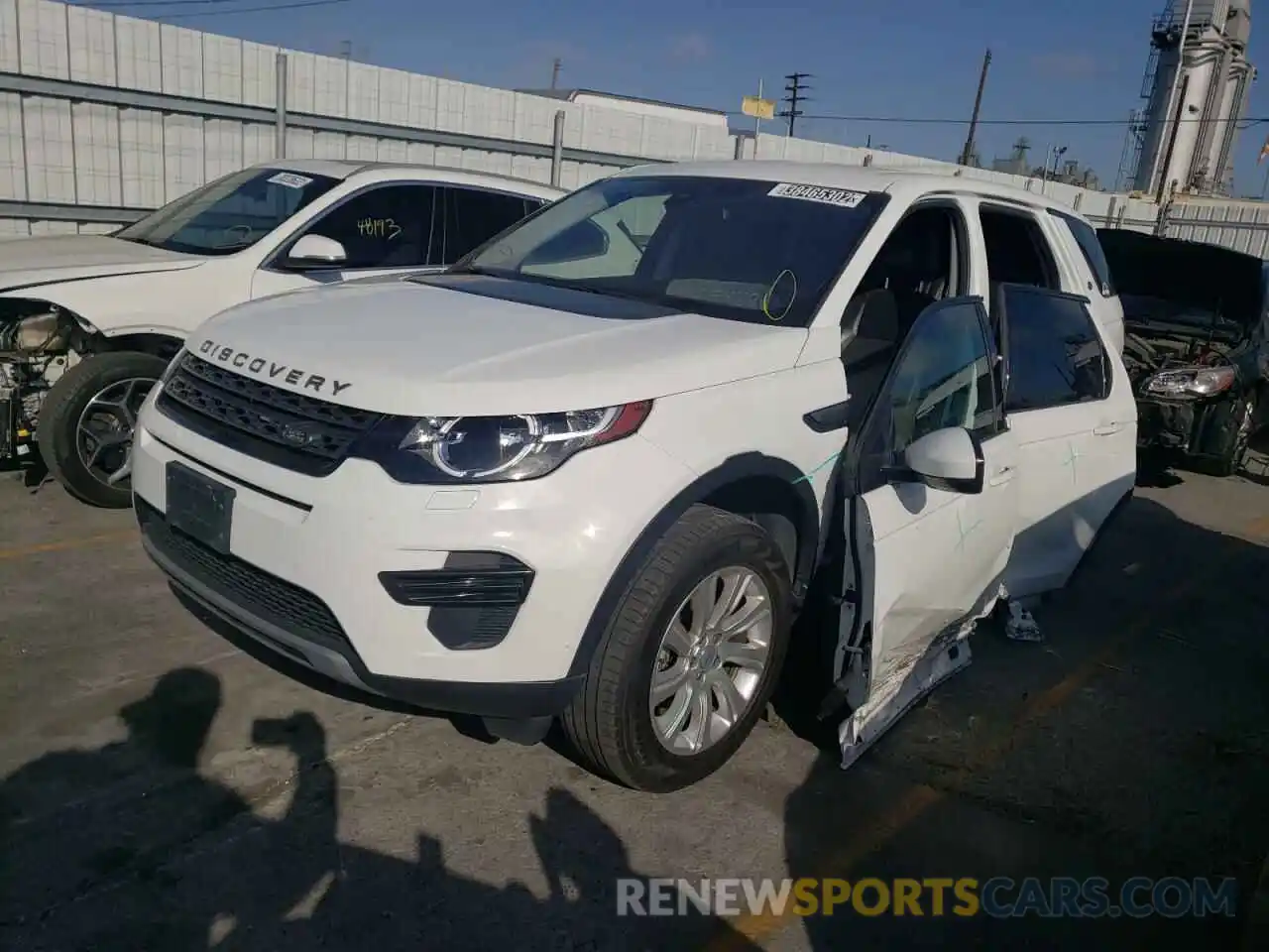 2 Photograph of a damaged car SALCP2FX5KH823724 LAND ROVER DISCOVERY 2019