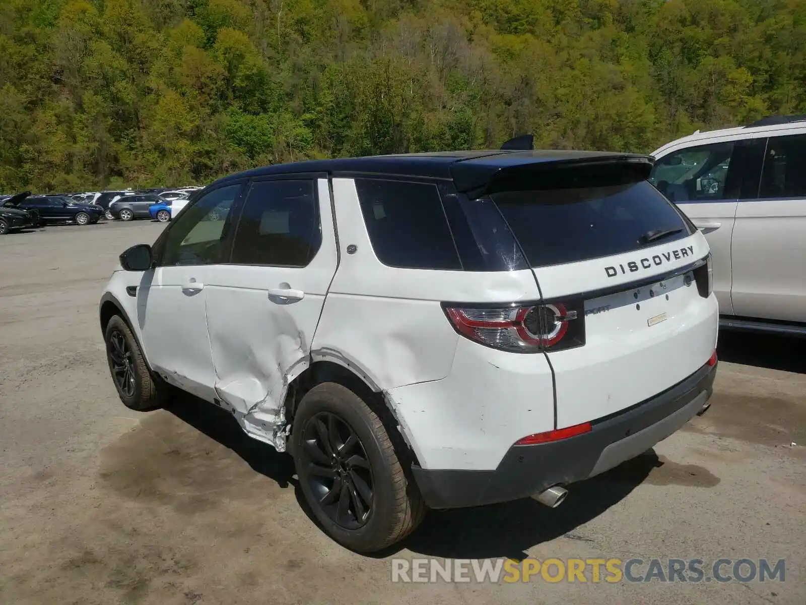3 Photograph of a damaged car SALCP2FX6KH783427 LAND ROVER DISCOVERY 2019