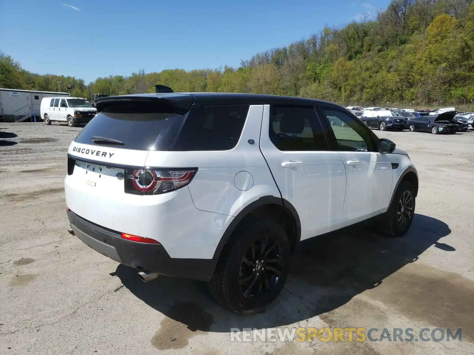 4 Photograph of a damaged car SALCP2FX6KH783427 LAND ROVER DISCOVERY 2019