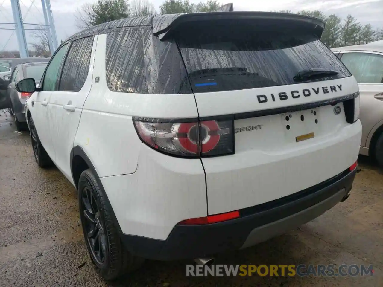 3 Photograph of a damaged car SALCP2FX6KH792225 LAND ROVER DISCOVERY 2019