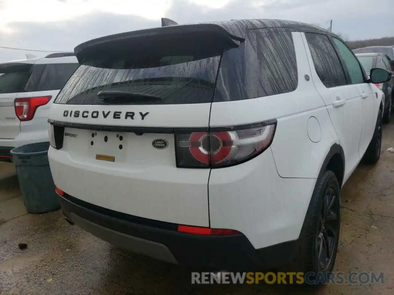 4 Photograph of a damaged car SALCP2FX6KH792225 LAND ROVER DISCOVERY 2019