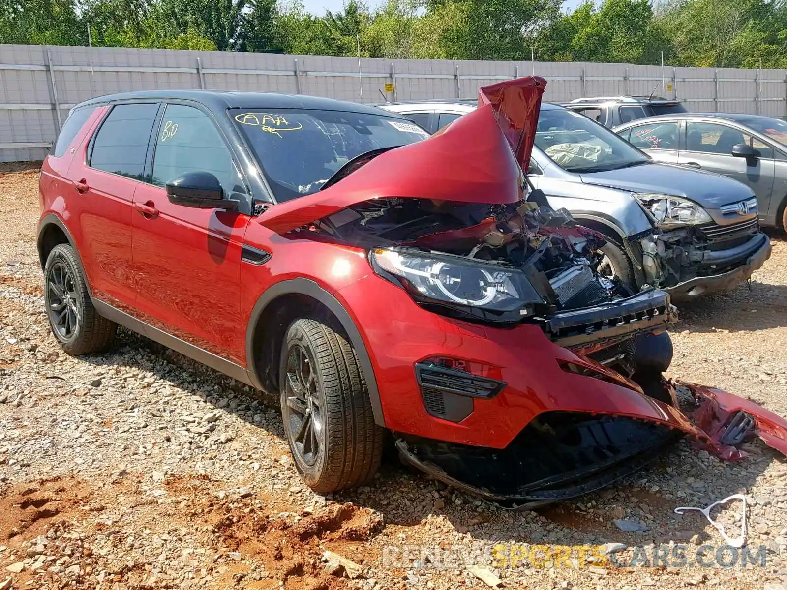 1 Photograph of a damaged car SALCP2FX6KH794962 LAND ROVER DISCOVERY 2019