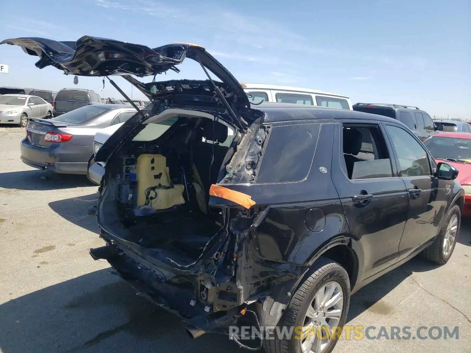 4 Photograph of a damaged car SALCP2FX6KH799983 LAND ROVER DISCOVERY 2019