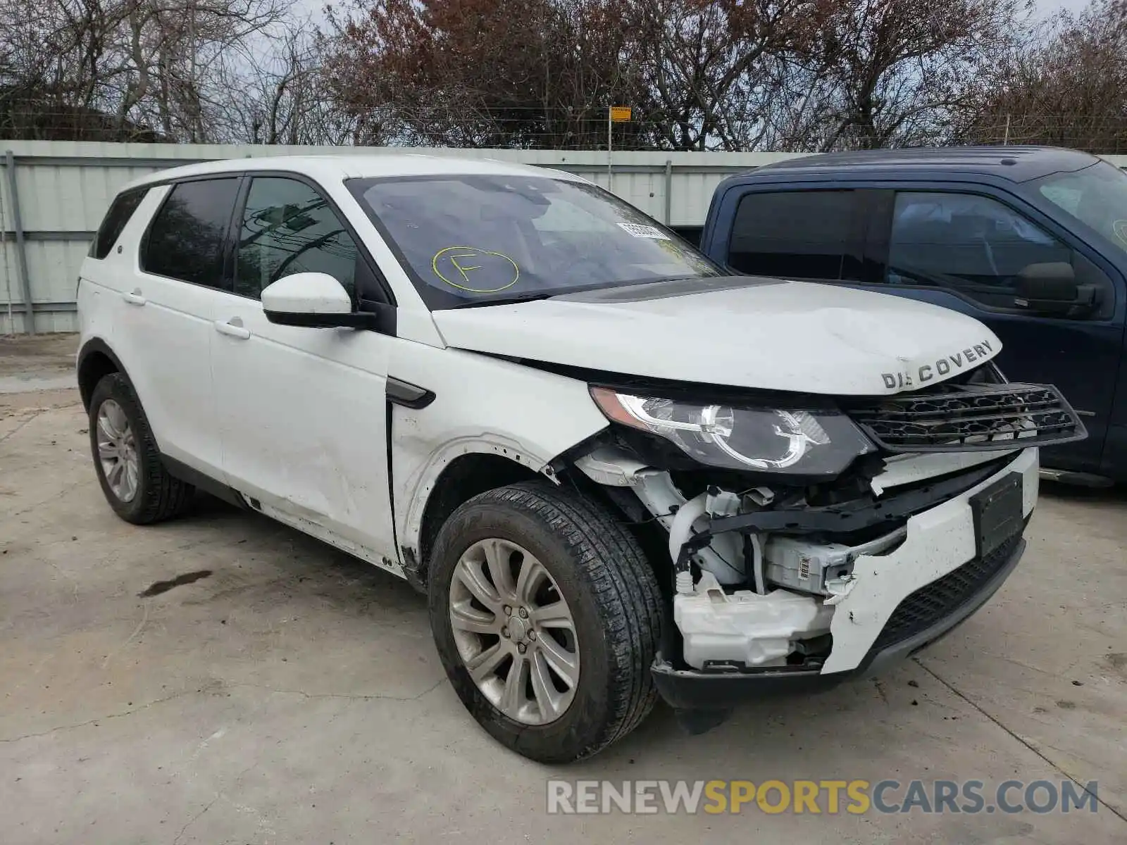 1 Photograph of a damaged car SALCP2FX6KH815485 LAND ROVER DISCOVERY 2019