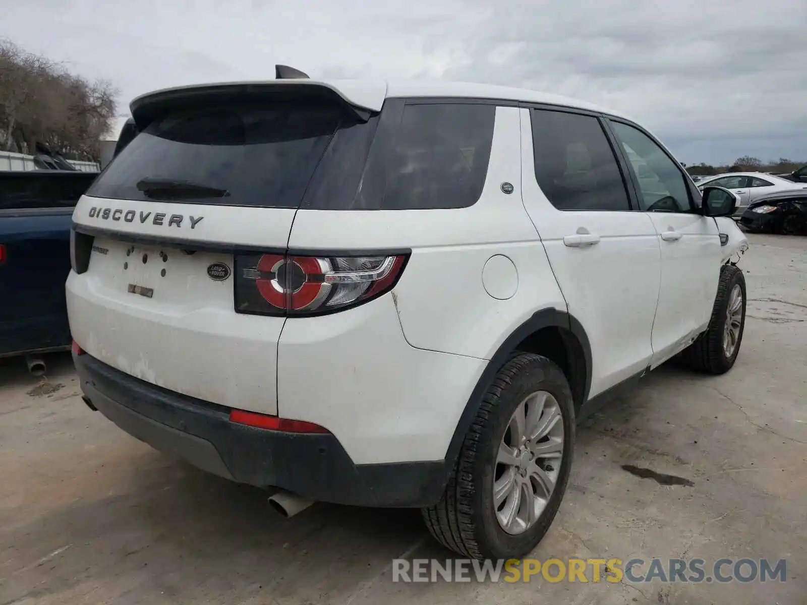 4 Photograph of a damaged car SALCP2FX6KH815485 LAND ROVER DISCOVERY 2019