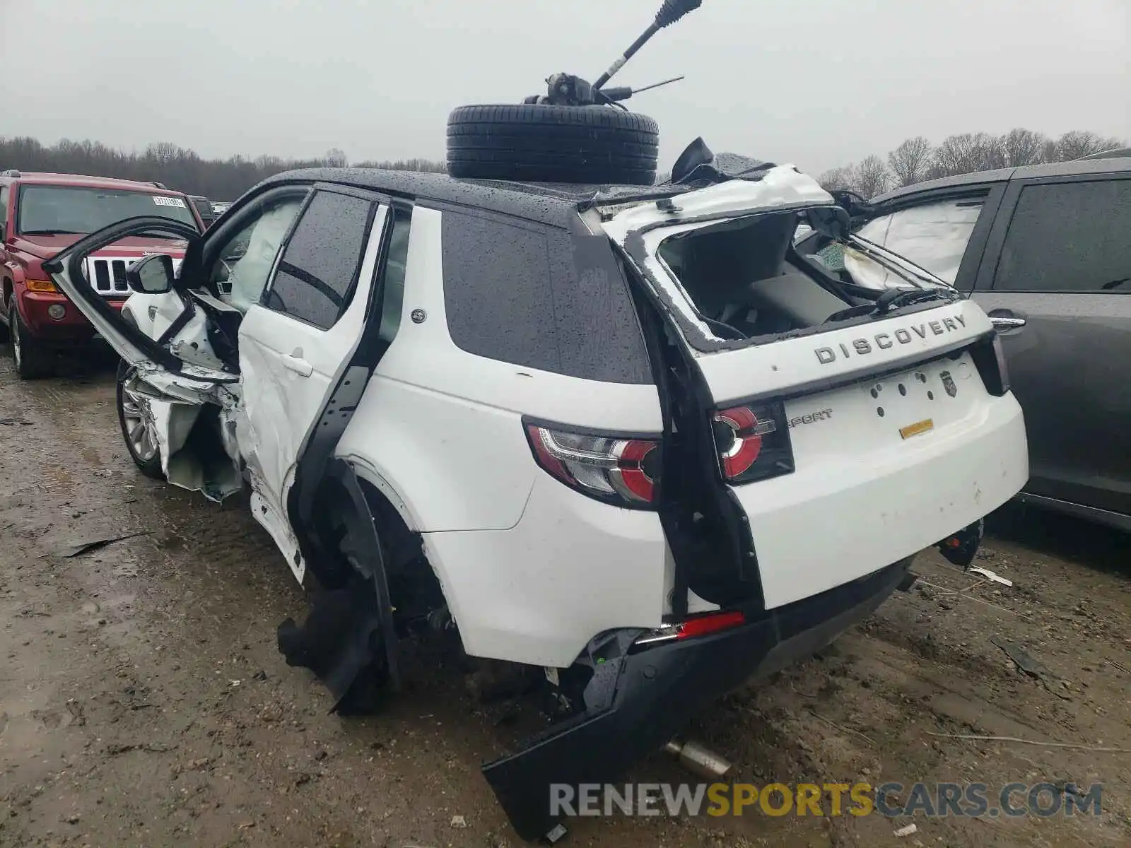 3 Photograph of a damaged car SALCP2FX6KH824347 LAND ROVER DISCOVERY 2019
