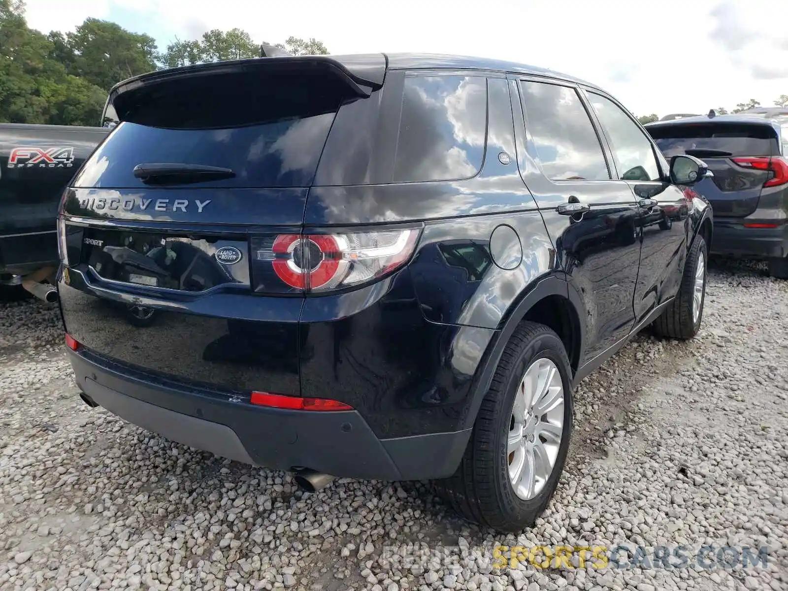 4 Photograph of a damaged car SALCP2FX7KH787972 LAND ROVER DISCOVERY 2019