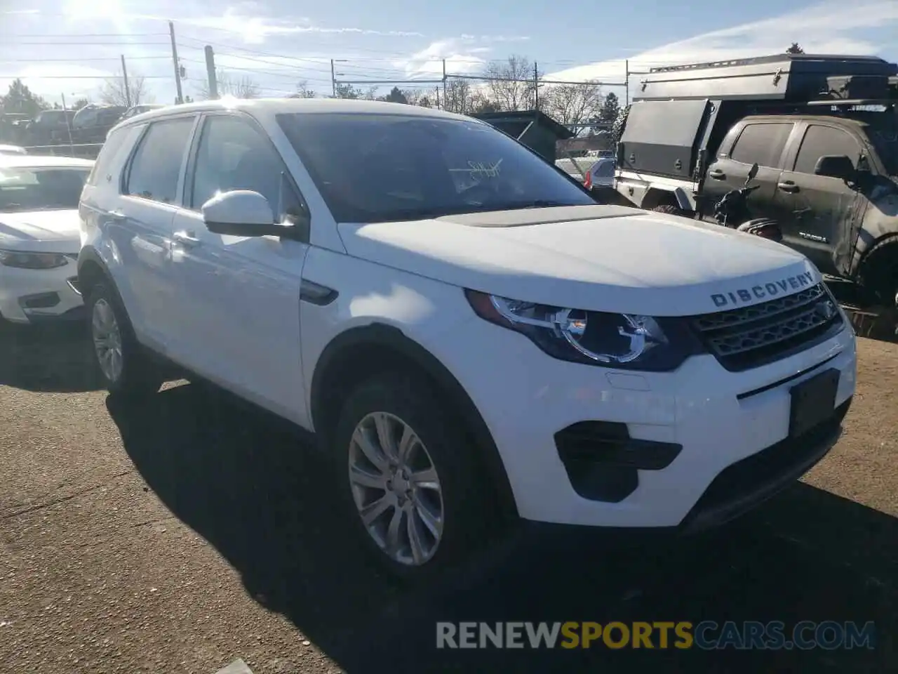 1 Photograph of a damaged car SALCP2FX7KH808366 LAND ROVER DISCOVERY 2019