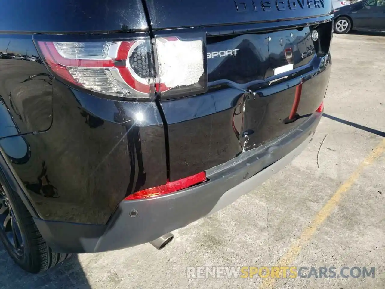 9 Photograph of a damaged car SALCP2FX8KH792193 LAND ROVER DISCOVERY 2019