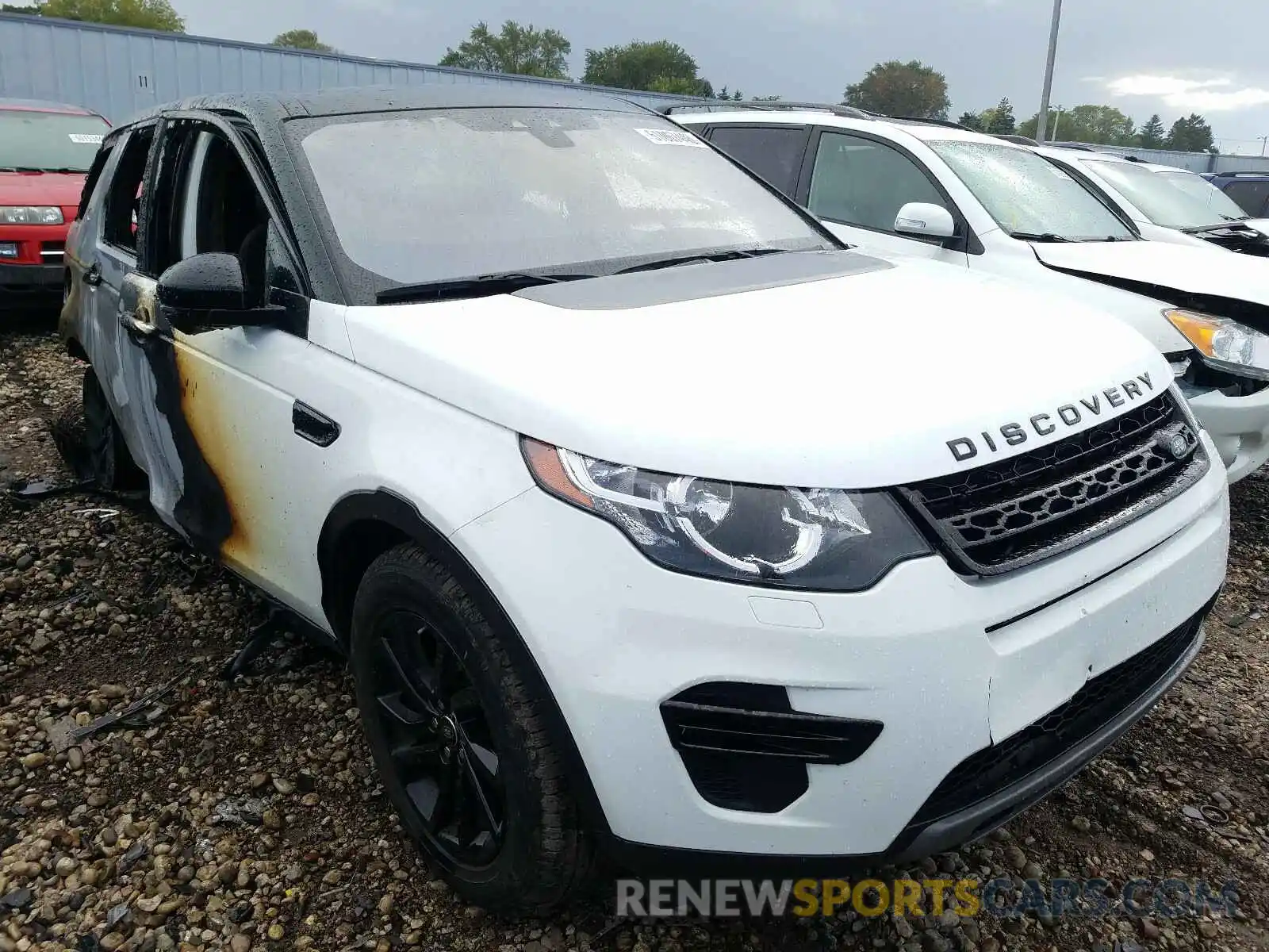 1 Photograph of a damaged car SALCP2FX8KH809879 LAND ROVER DISCOVERY 2019