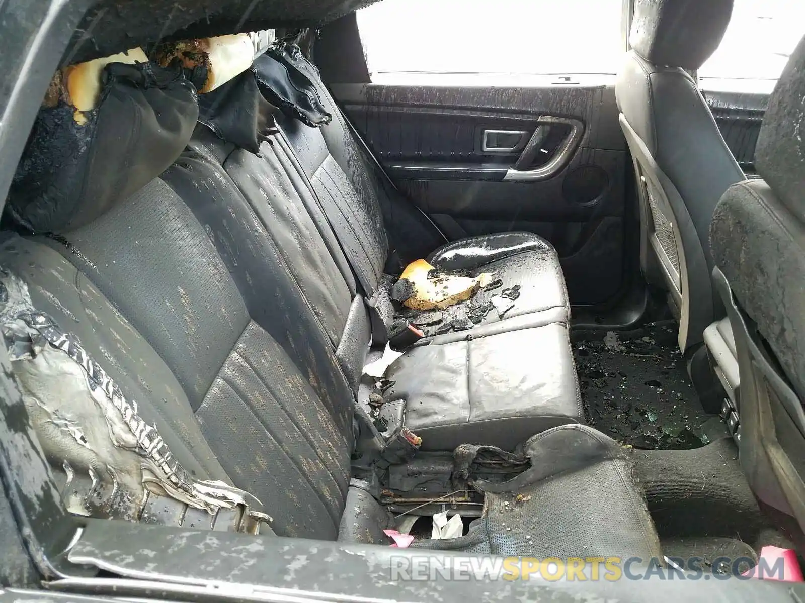 6 Photograph of a damaged car SALCP2FX8KH809879 LAND ROVER DISCOVERY 2019