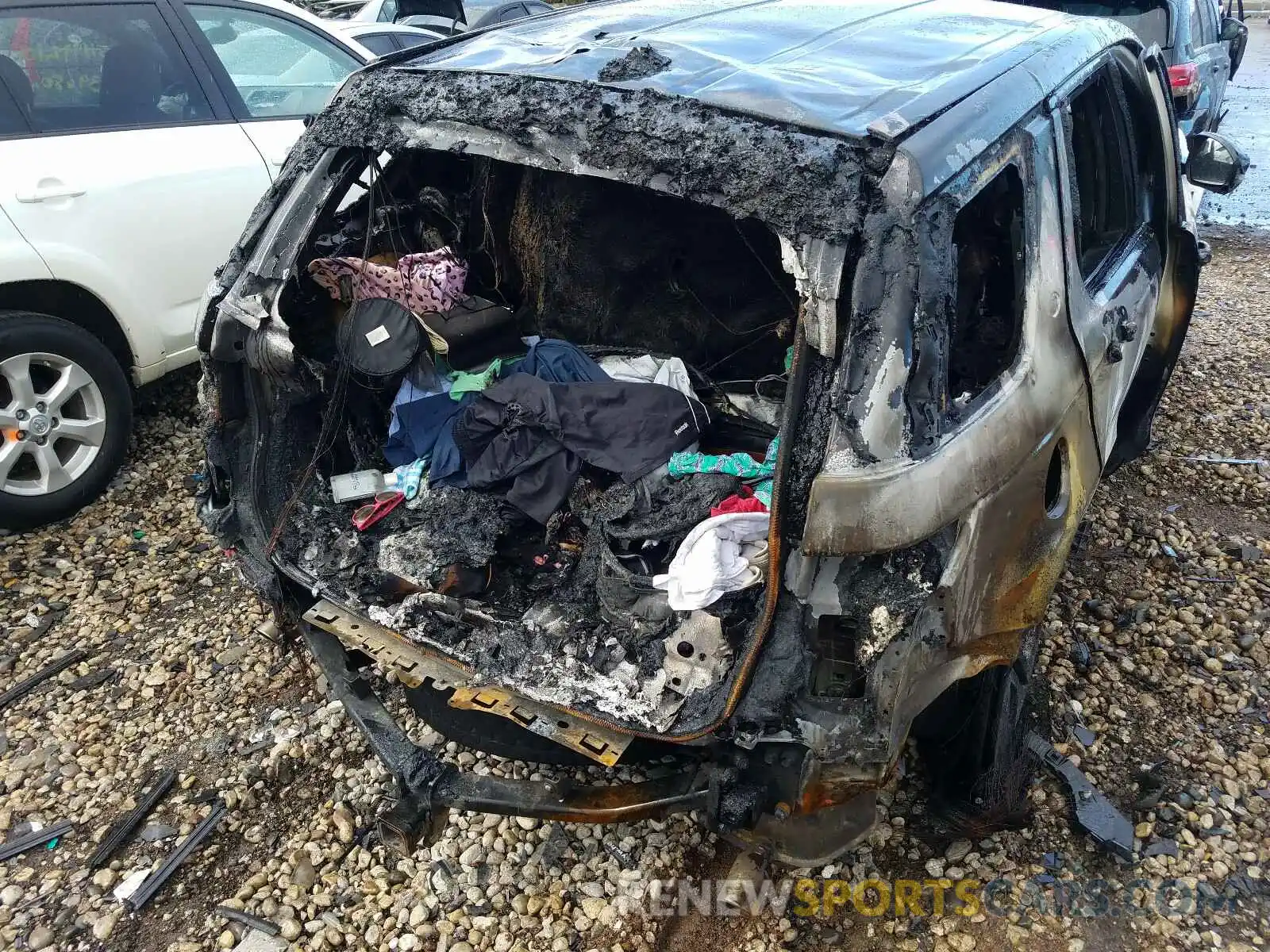 9 Photograph of a damaged car SALCP2FX8KH809879 LAND ROVER DISCOVERY 2019