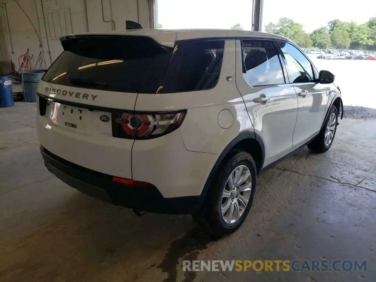 4 Photograph of a damaged car SALCP2FX8KH811258 LAND ROVER DISCOVERY 2019