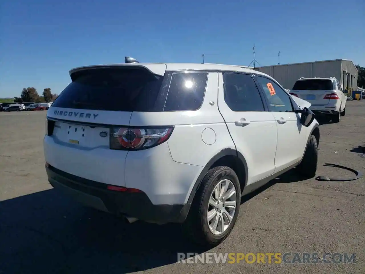 4 Photograph of a damaged car SALCP2FX8KH818582 LAND ROVER DISCOVERY 2019