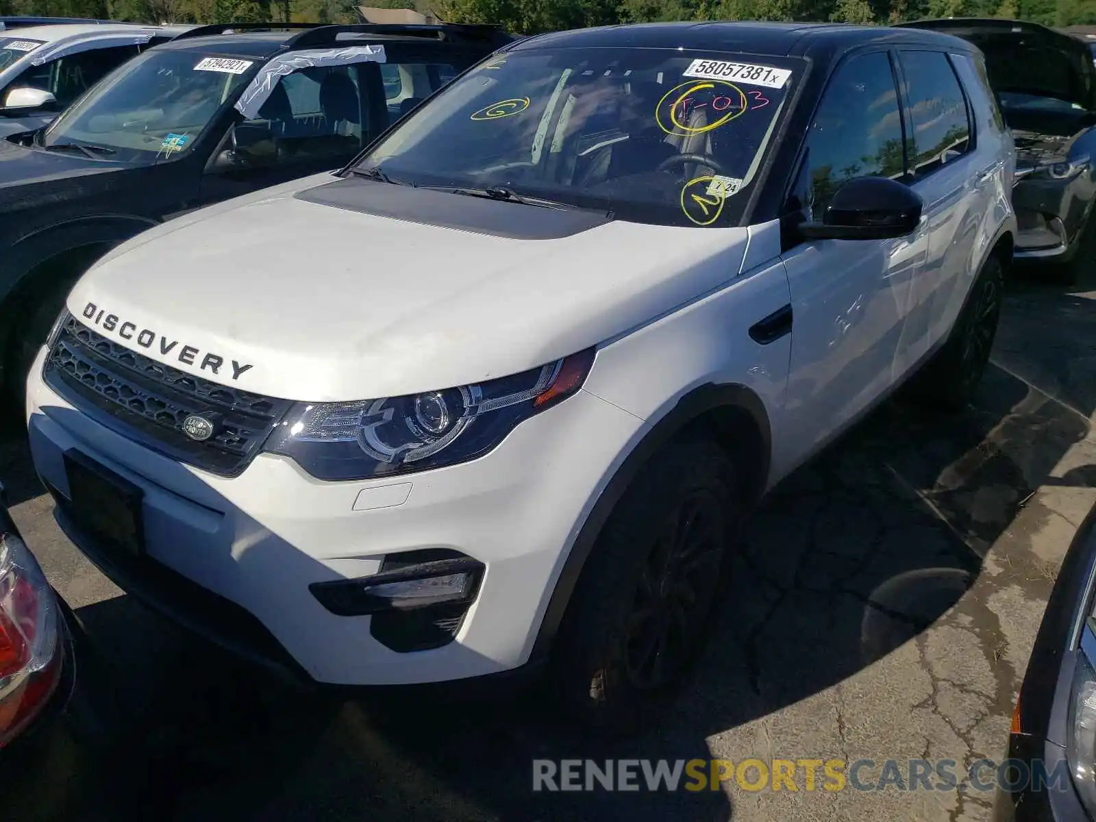 2 Photograph of a damaged car SALCP2FX8KH829145 LAND ROVER DISCOVERY 2019