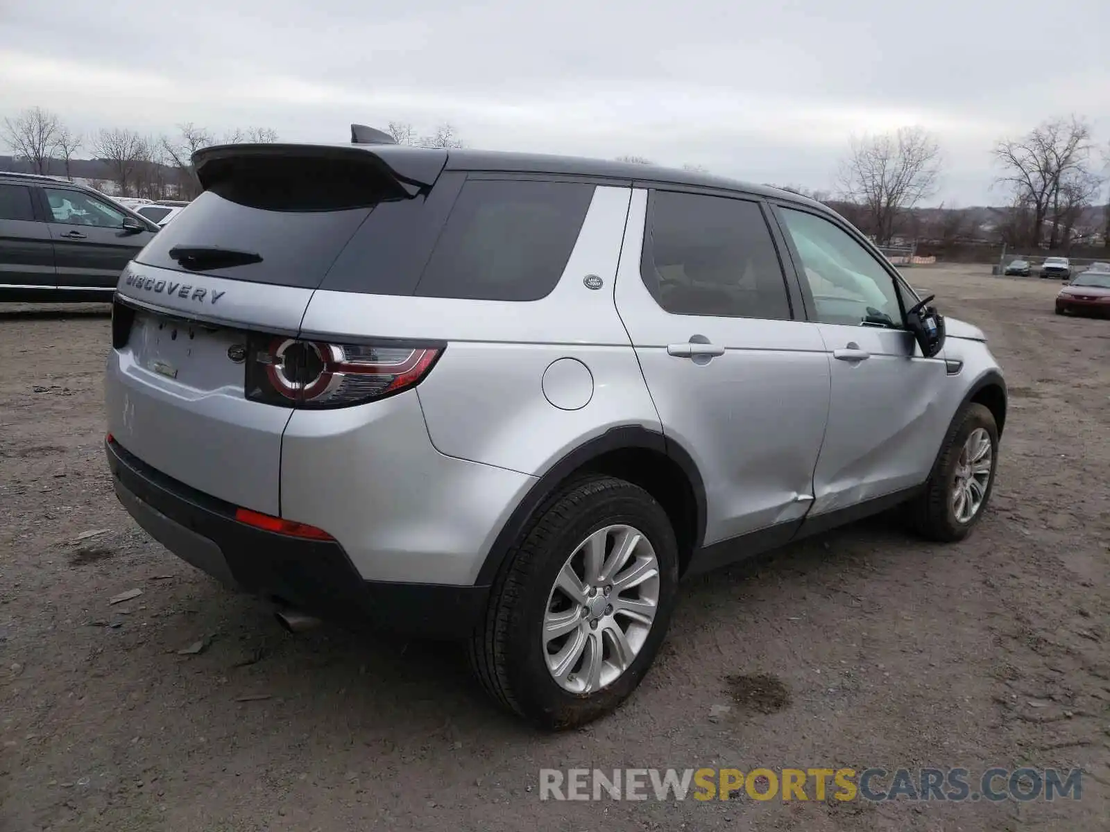 4 Photograph of a damaged car SALCP2FX9KH828733 LAND ROVER DISCOVERY 2019