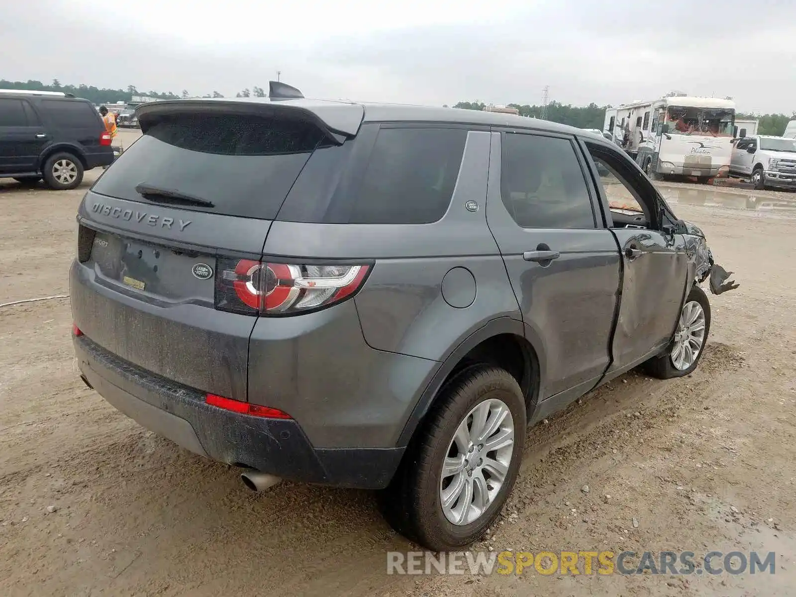 4 Photograph of a damaged car SALCP2FXXKH794737 LAND ROVER DISCOVERY 2019