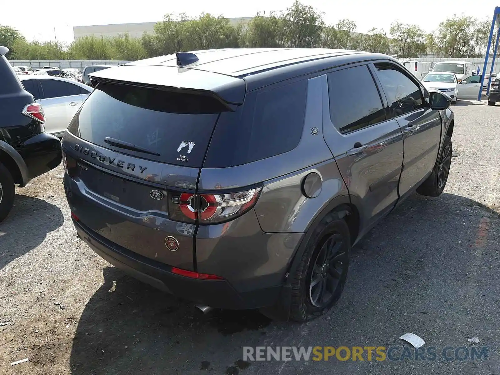 4 Photograph of a damaged car SALCP2FXXKH795192 LAND ROVER DISCOVERY 2019