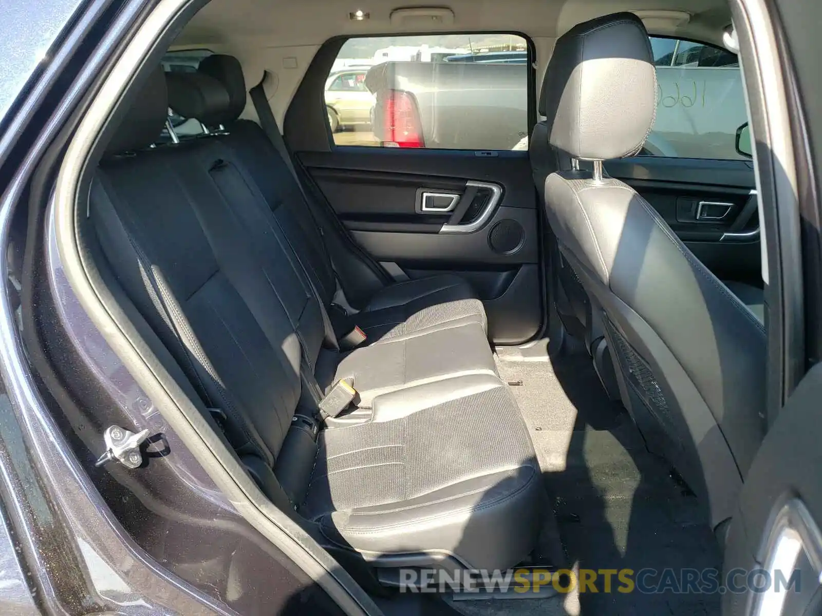 6 Photograph of a damaged car SALCP2FXXKH800097 LAND ROVER DISCOVERY 2019