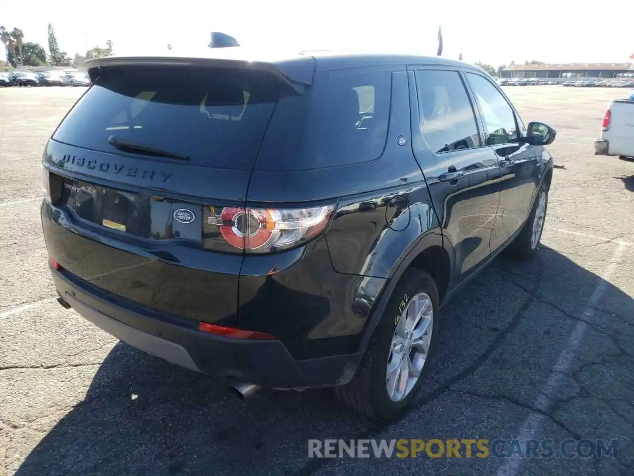 4 Photograph of a damaged car SALCP2FXXKH800889 LAND ROVER DISCOVERY 2019