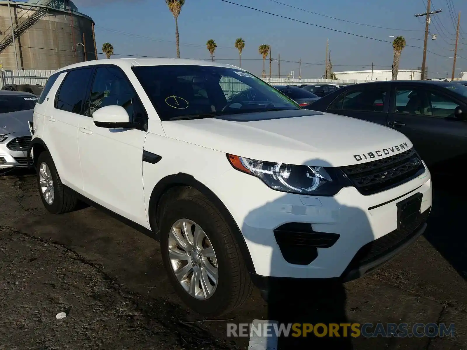 1 Photograph of a damaged car SALCP2FXXKH812282 LAND ROVER DISCOVERY 2019