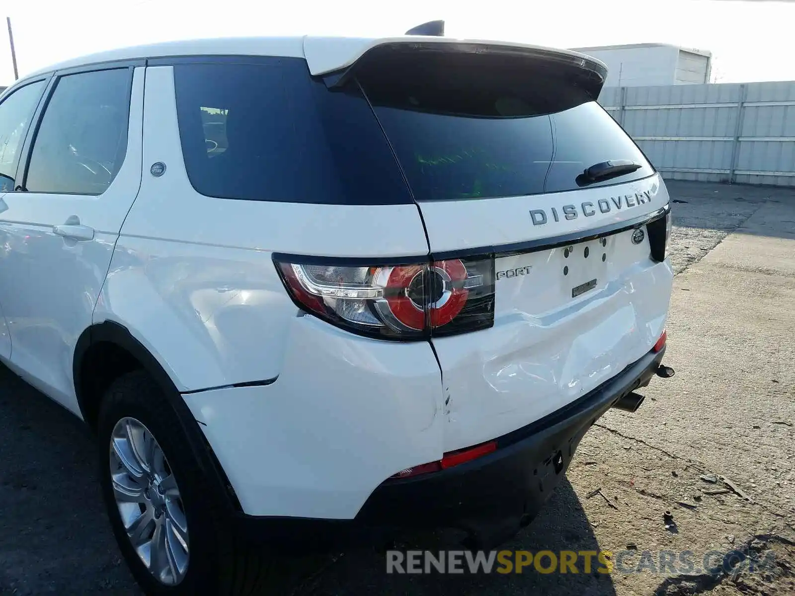 9 Photograph of a damaged car SALCP2FXXKH812282 LAND ROVER DISCOVERY 2019