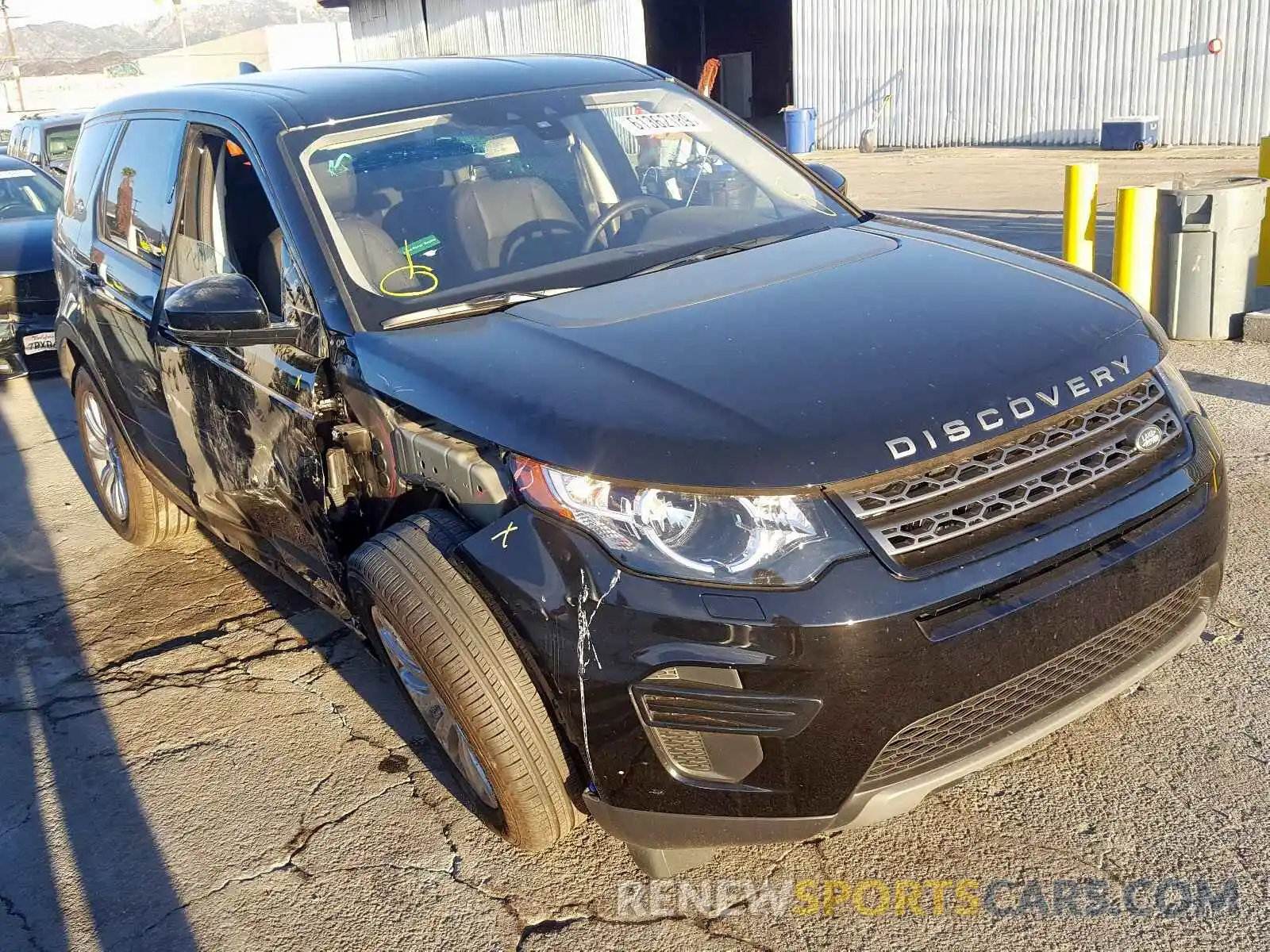 1 Photograph of a damaged car SALCP2FXXKH812590 LAND ROVER DISCOVERY 2019