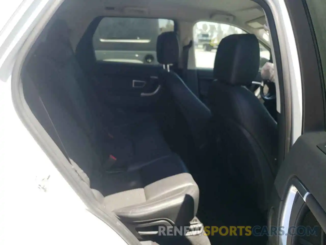 6 Photograph of a damaged car SALCP2FXXKH815022 LAND ROVER DISCOVERY 2019