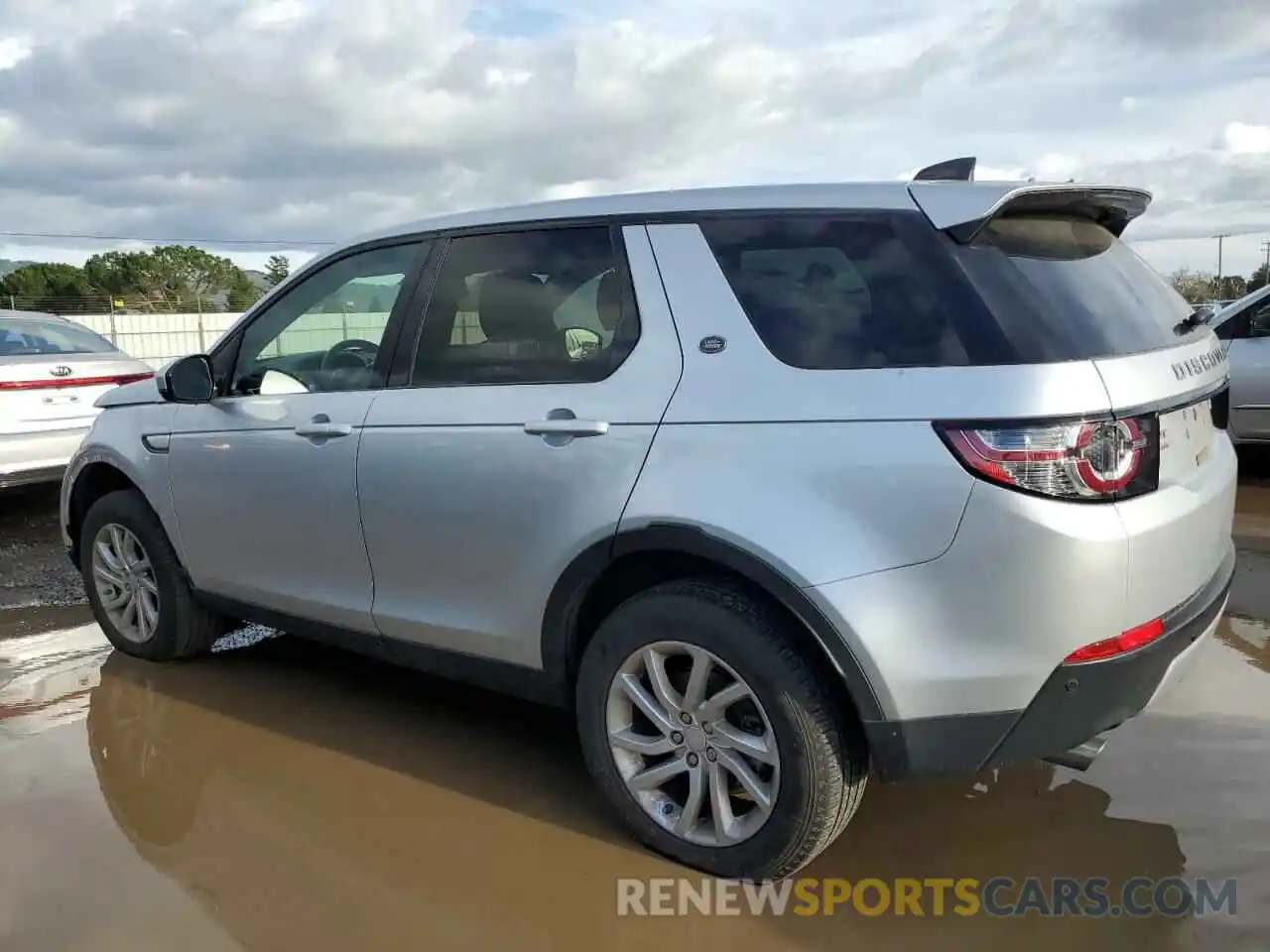 2 Photograph of a damaged car SALCR2FX0KH801608 LAND ROVER DISCOVERY 2019