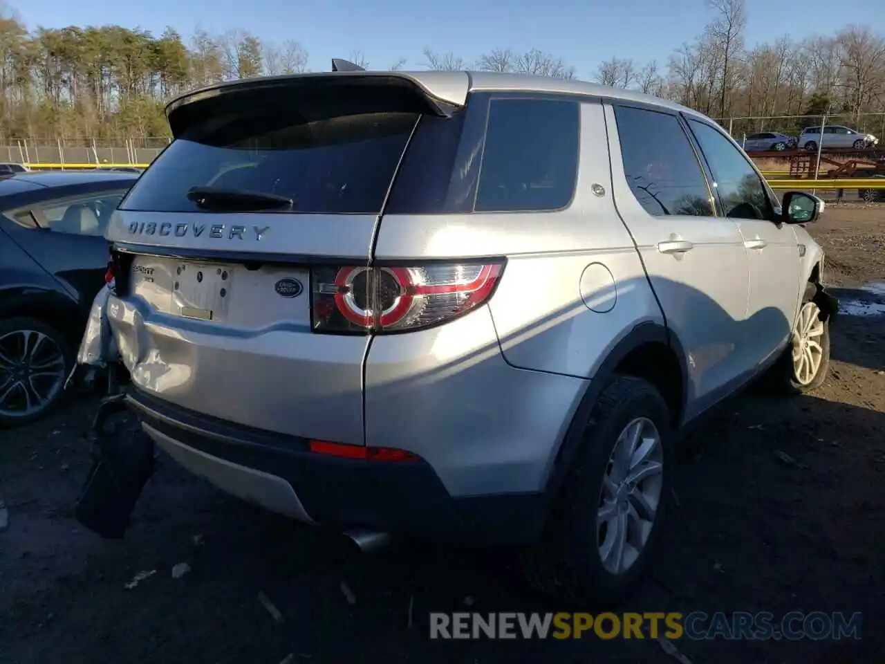 4 Photograph of a damaged car SALCR2FX2KH799733 LAND ROVER DISCOVERY 2019