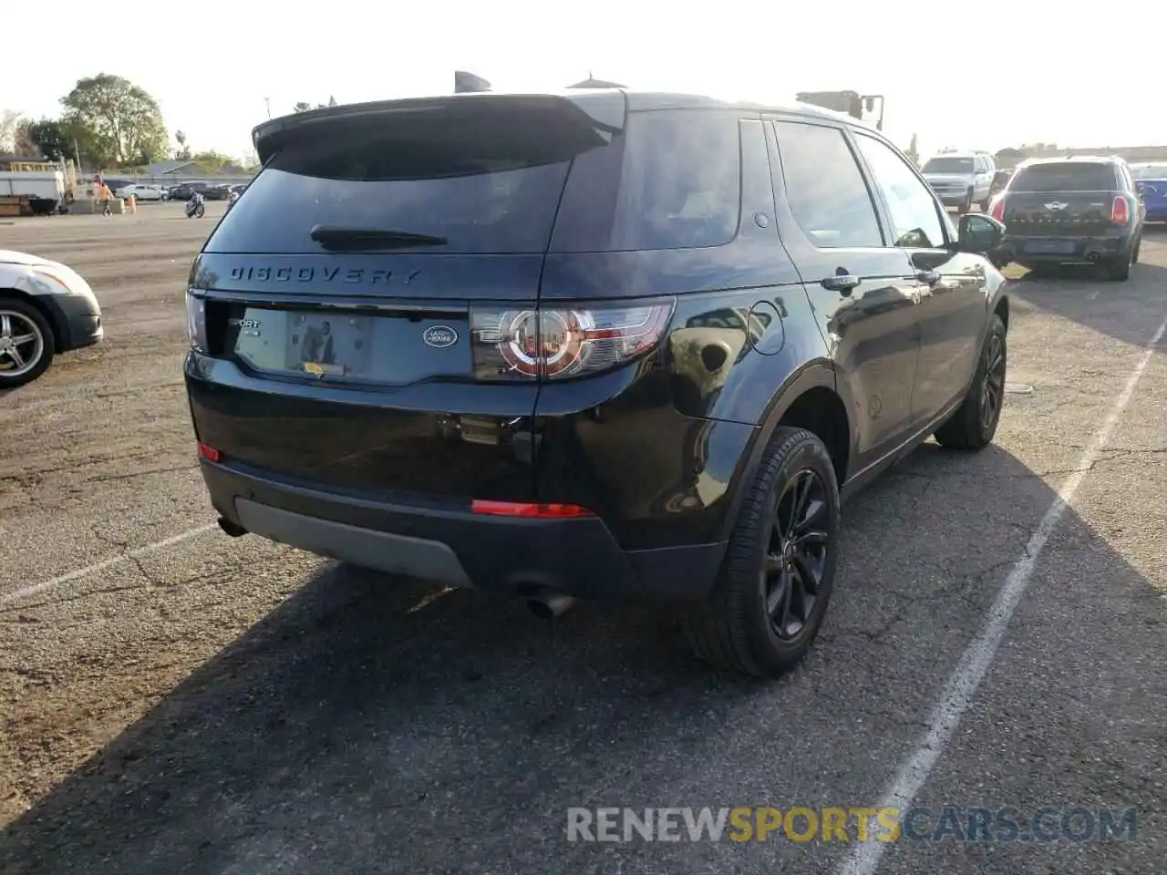 4 Photograph of a damaged car SALCR2FX2KH812657 LAND ROVER DISCOVERY 2019