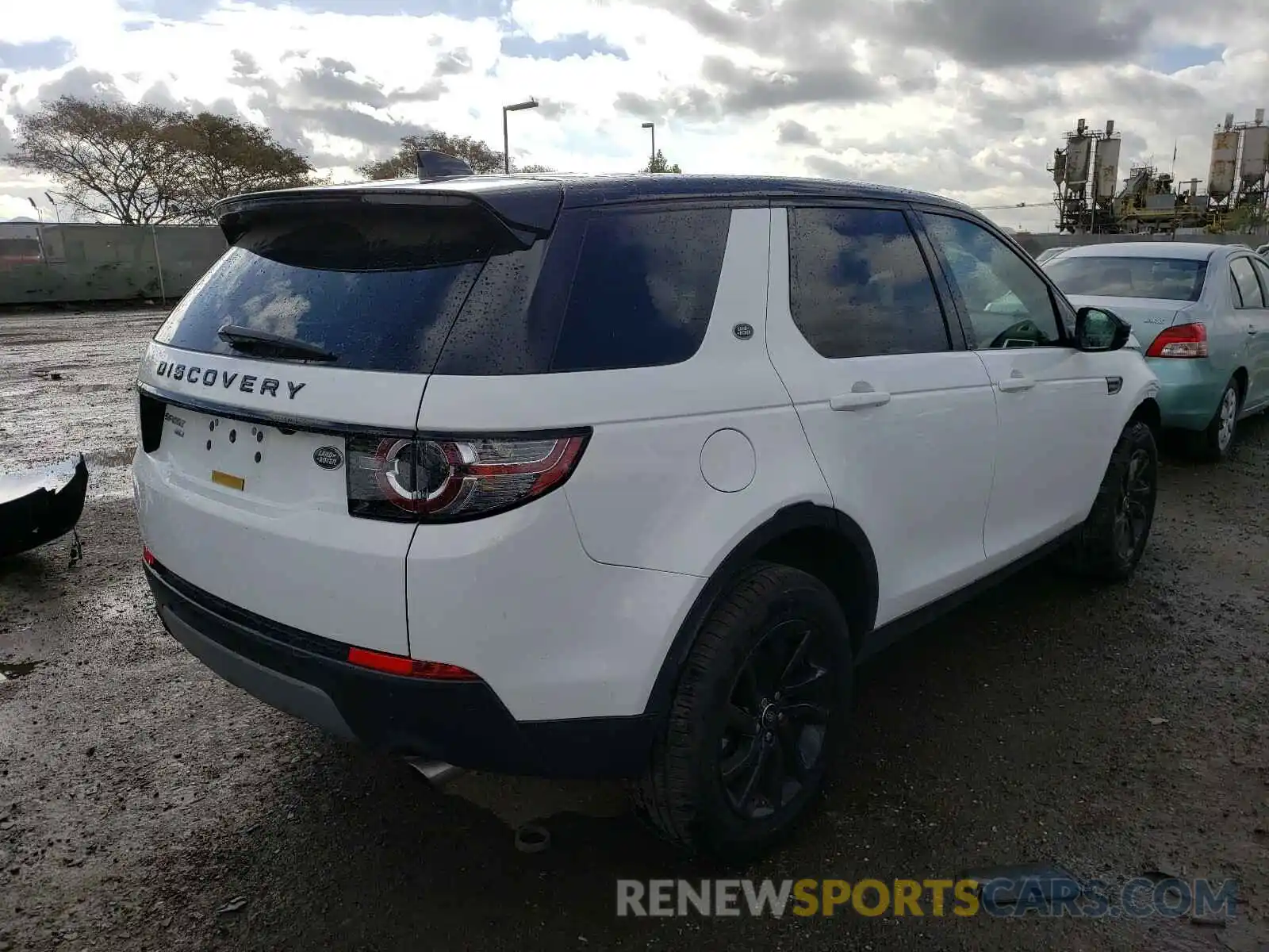 4 Photograph of a damaged car SALCR2FX3KH821366 LAND ROVER DISCOVERY 2019