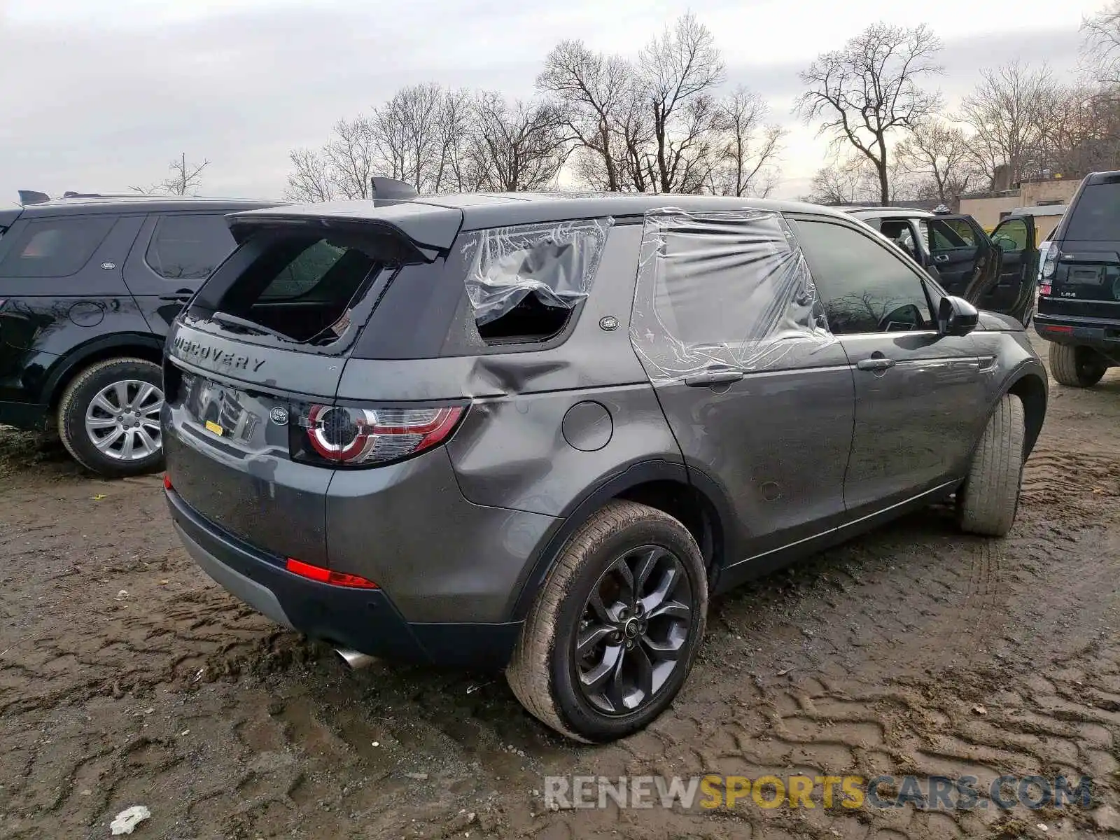 4 Photograph of a damaged car SALCR2FX4KH805371 LAND ROVER DISCOVERY 2019